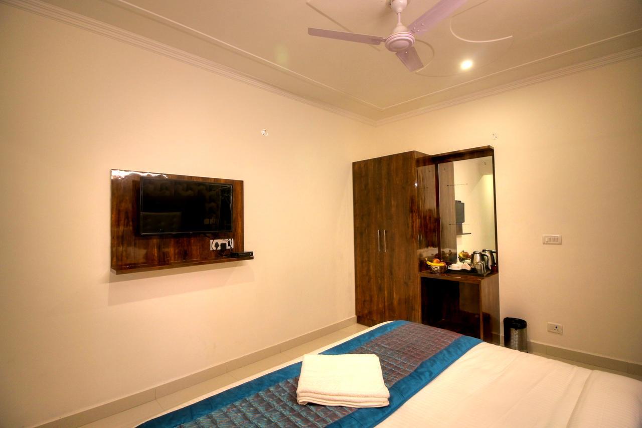 Airport Hotel Ark Of Avalon New Delhi Exterior foto